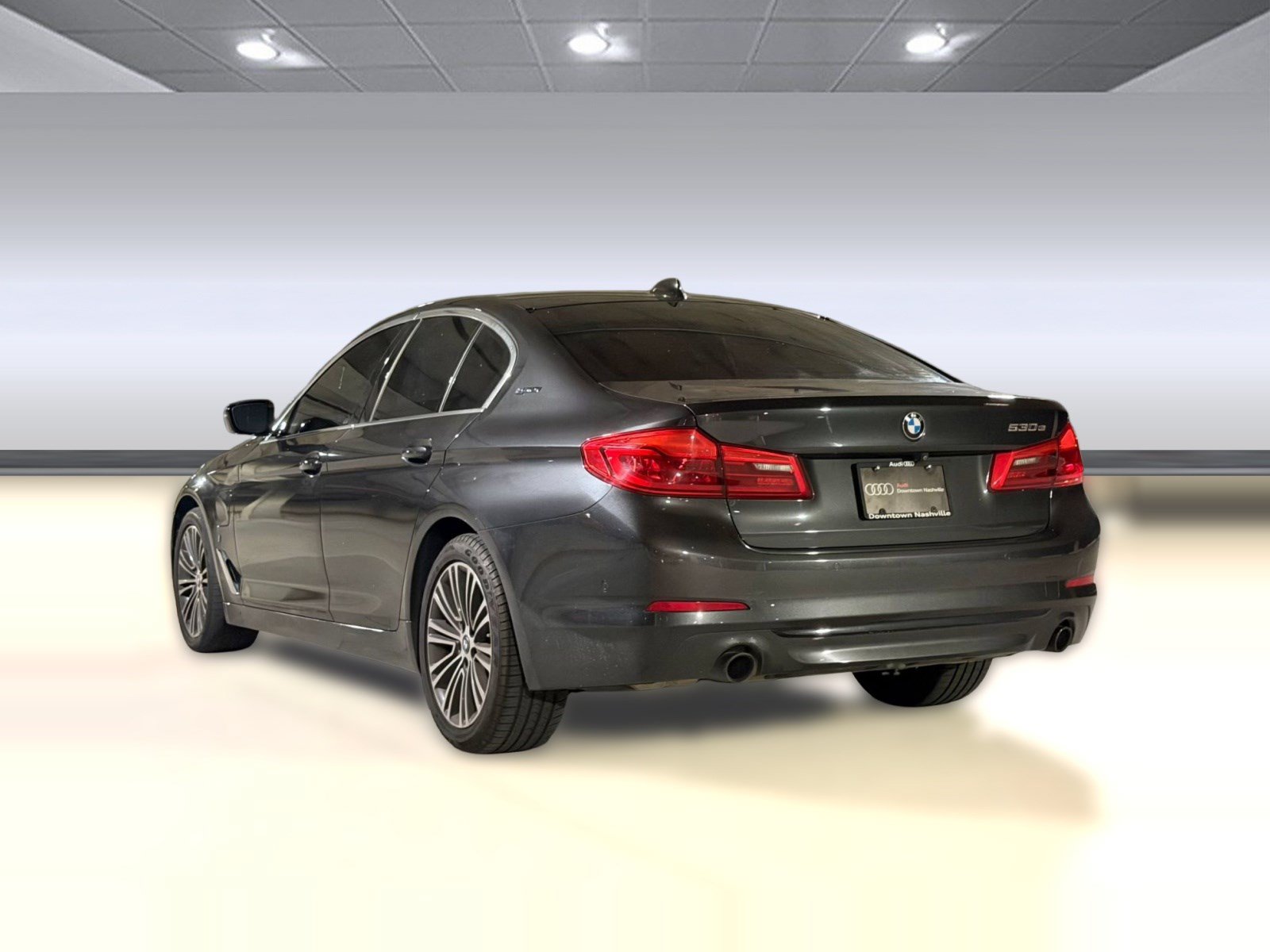 Used 2019 BMW 530e xDrive w/ Executive Package AWD/4WD image 3