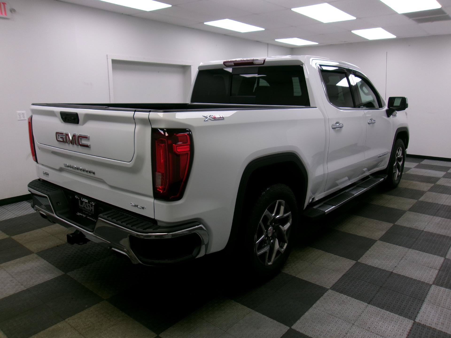 Used 2023 GMC Sierra 1500 SLT w/ SLT Premium Package AWD/4WD image 16