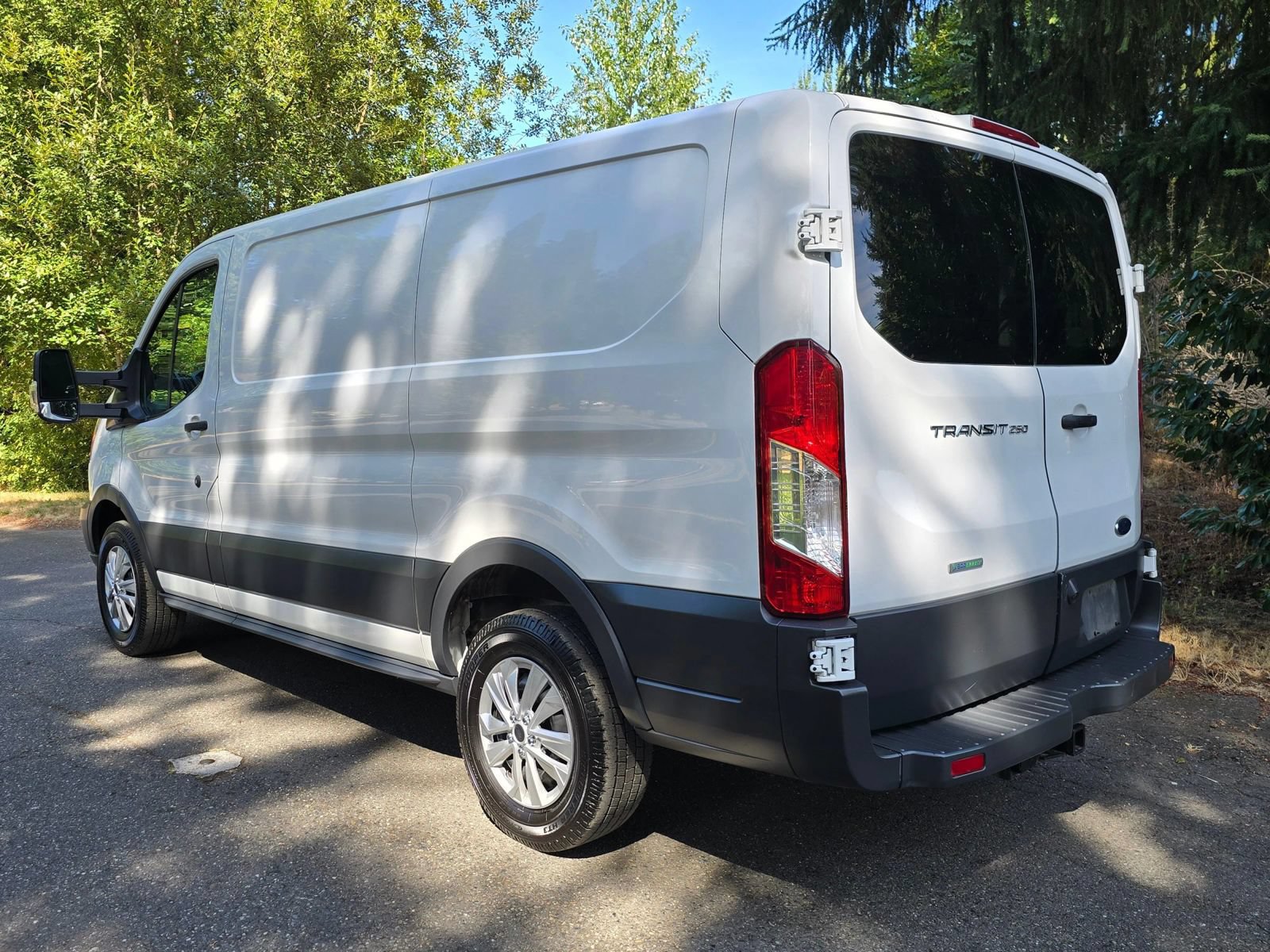 Used 2017 Ford Transit 250 130 Low Roof RWD image 3