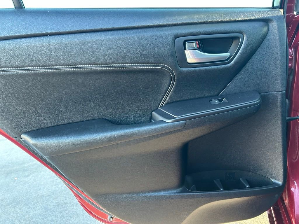 Used 2016 Toyota Camry XLE image 23