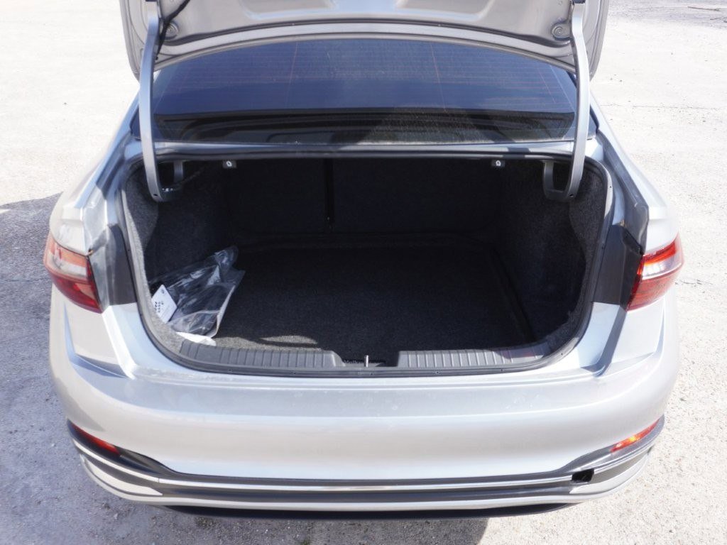 Used 2024 Volkswagen Jetta SEL image 5