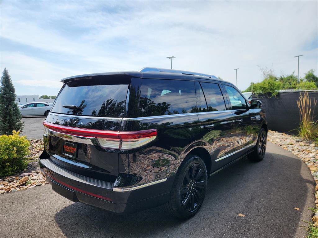 Used 2023 Lincoln Navigator Reserve image 5