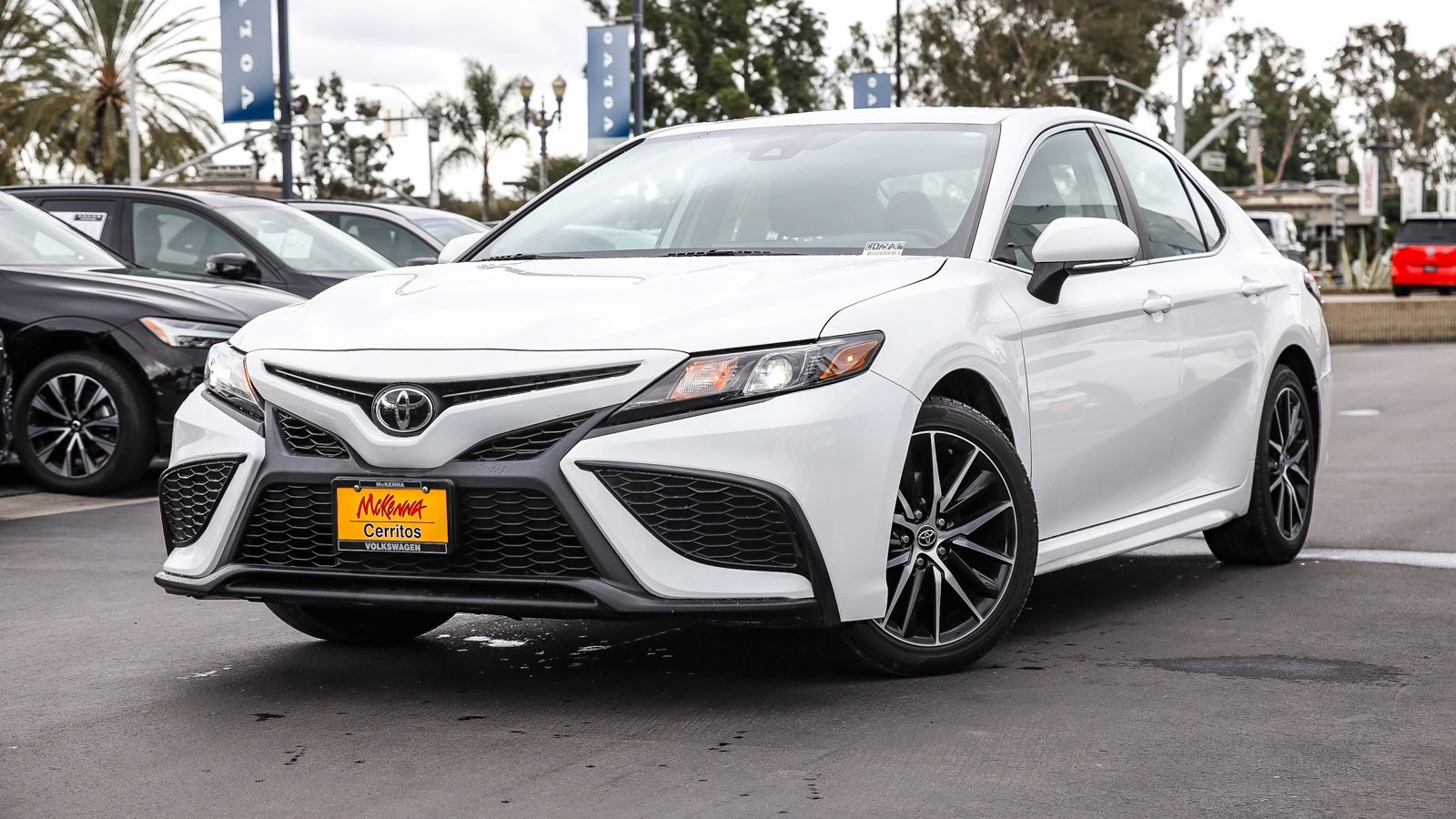 Used 2023 Toyota Camry SE image 1