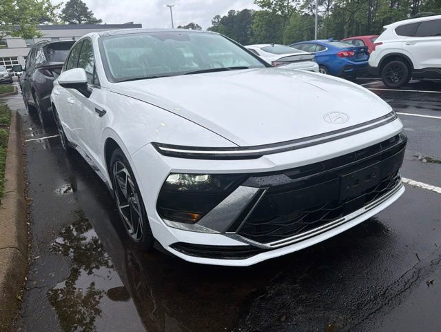 Used 2025 Hyundai Sonata SEL FWD image 2
