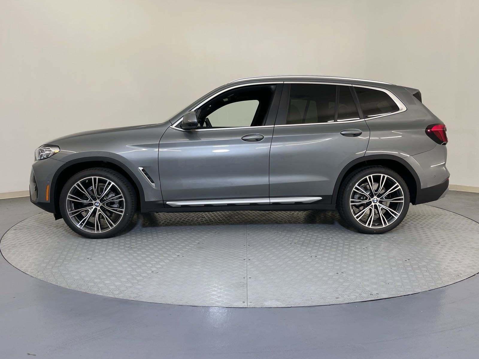 Used 2024 BMW X3 xDrive30i w/ Convenience Package w/ZPA image 2