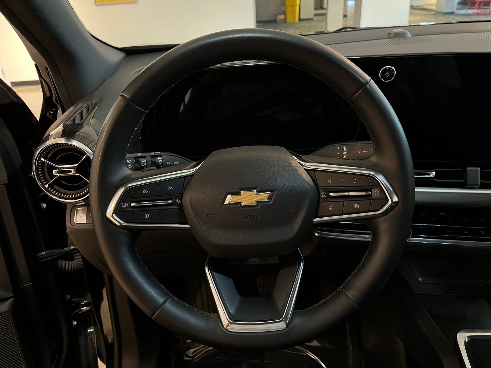 Used 2025 Chevrolet Equinox LT FWD image 28