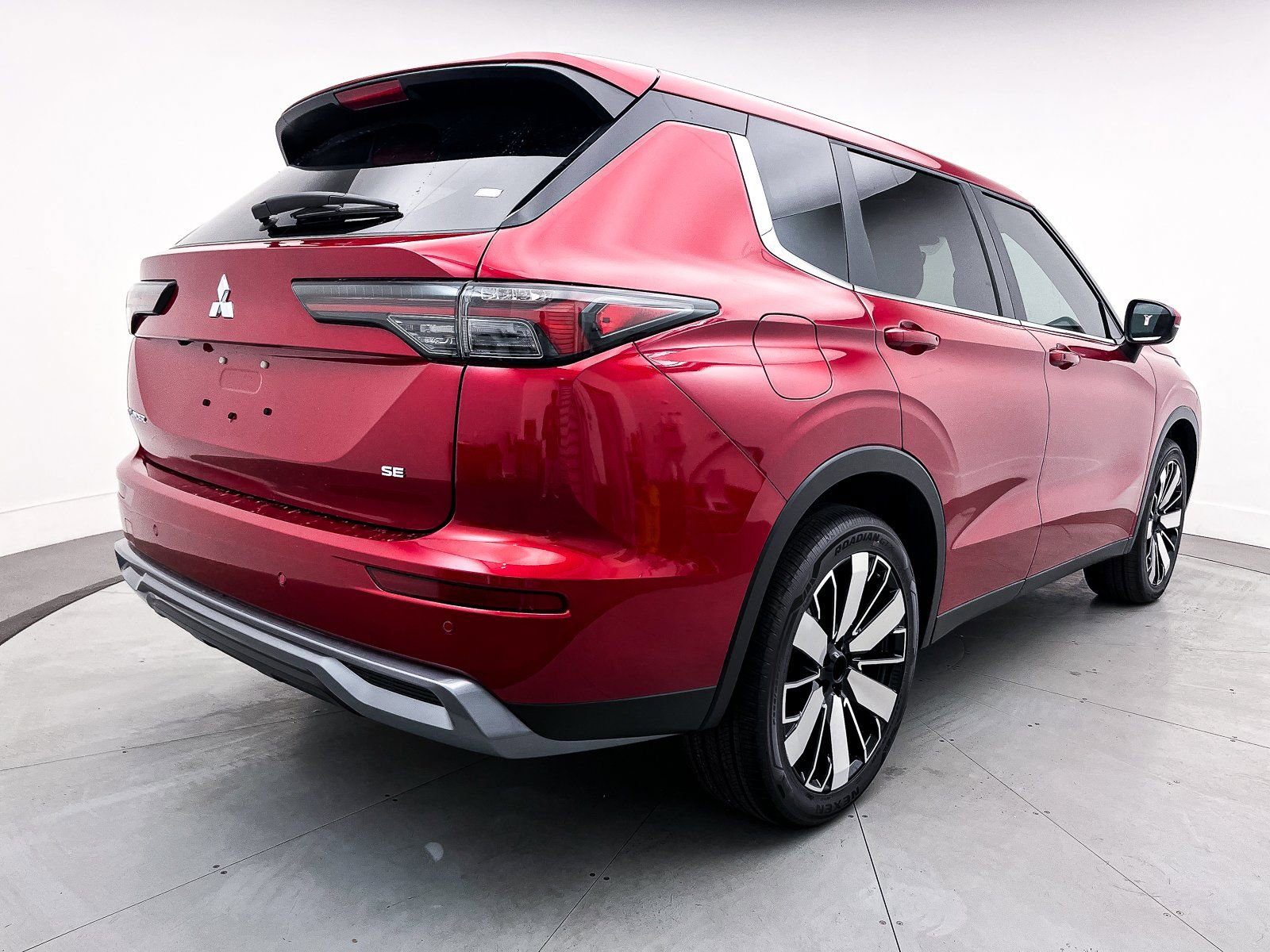 New 2025 Mitsubishi Outlander SE image 7