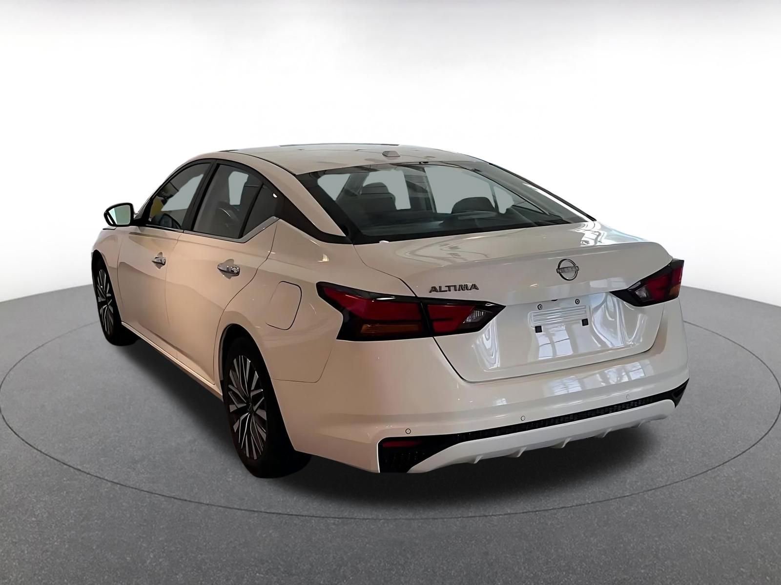 Used 2025 Nissan Altima 2.5 SV image 10