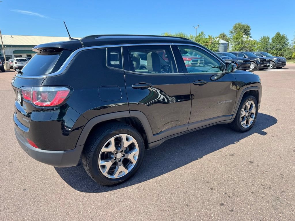 Used 2017 Jeep Compass Limited AWD/4WD image 2