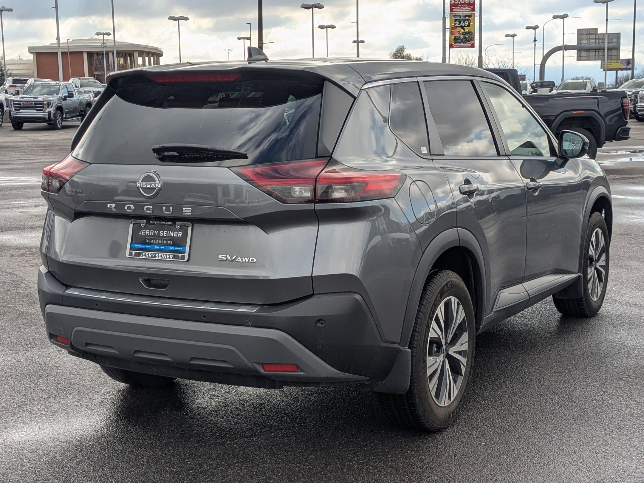 Used 2022 Nissan Rogue SV image 6