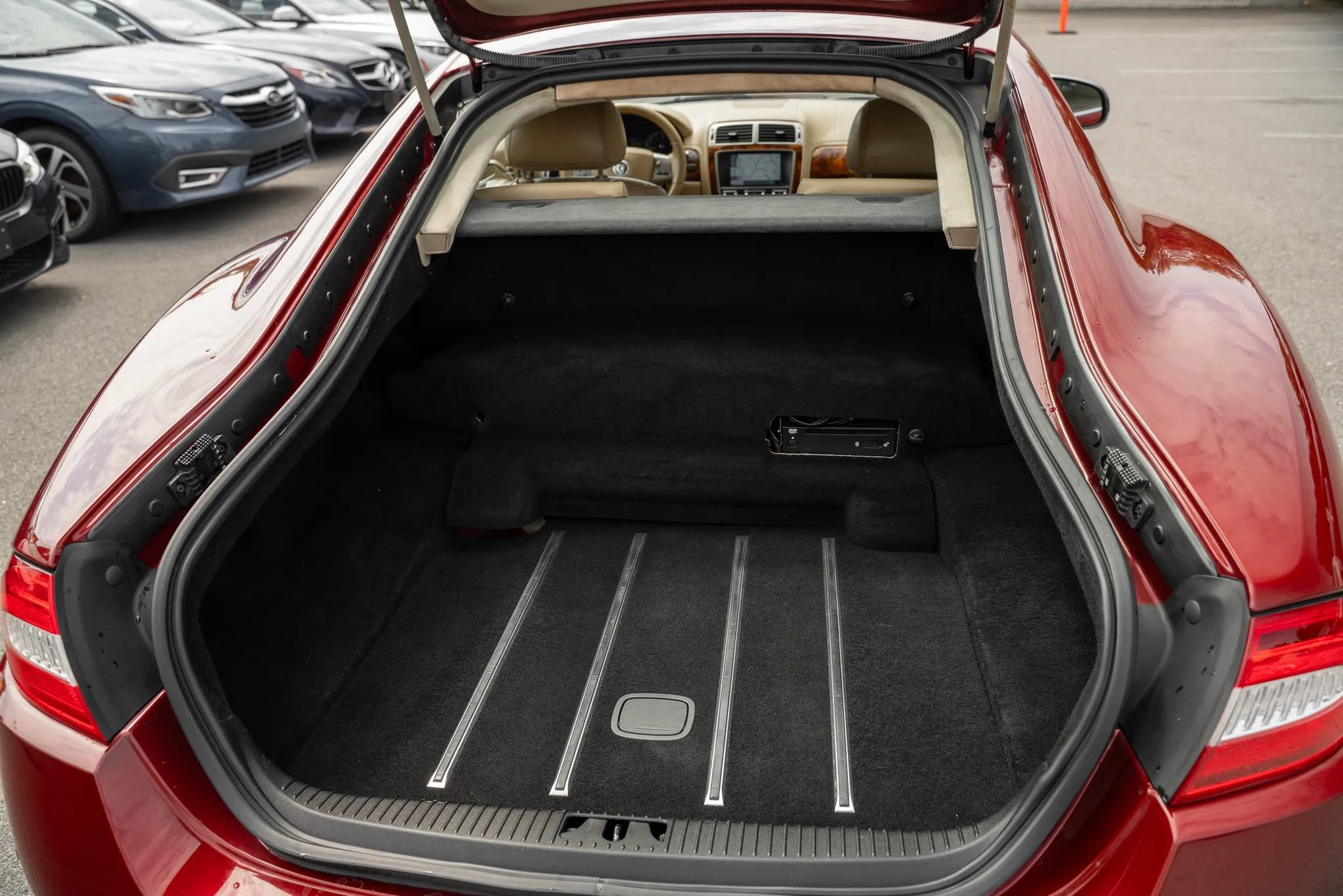 Used 2010 Jaguar XK Coupe RWD image 9