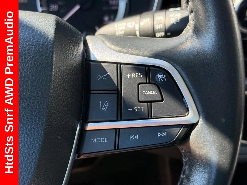 Used 2023 Toyota Highlander XLE AWD/4WD image 22