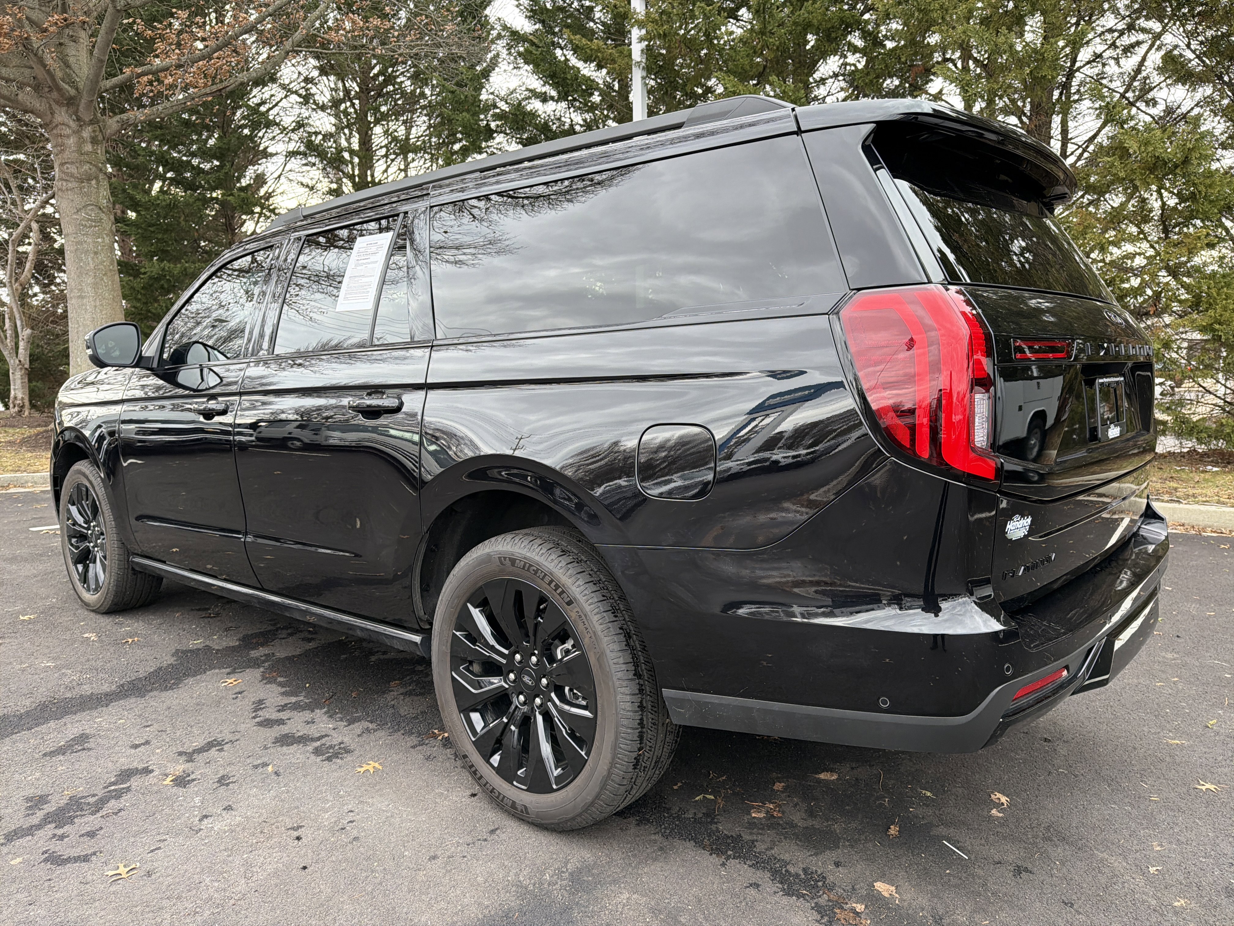 Used 2025 Ford Expedition Max Platinum w/ Stealth Appearance Package image 8