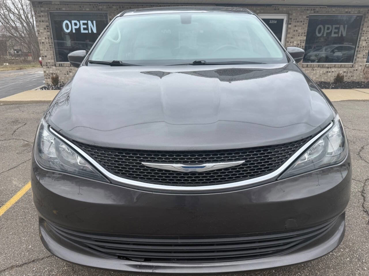 Used 2017 Chrysler Pacifica Touring image 8