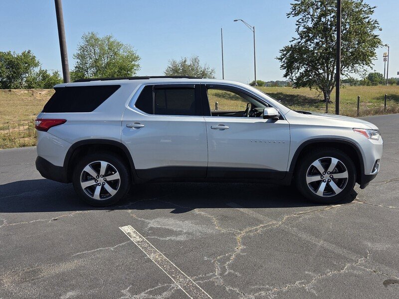 Used 2020 Chevrolet Traverse LT w/ LT Premium Package AWD/4WD image 16