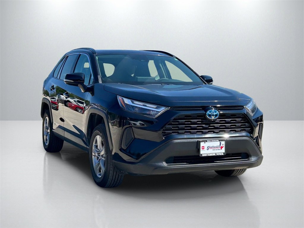 Used 2022 Toyota RAV4 XLE image 3