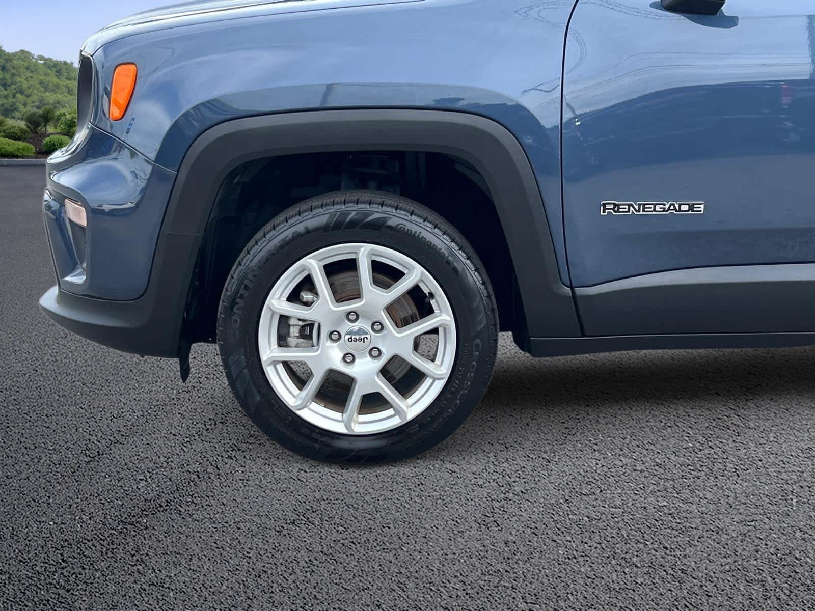 Used 2022 Jeep Renegade Latitude w/ Convenience Group AWD/4WD image 11