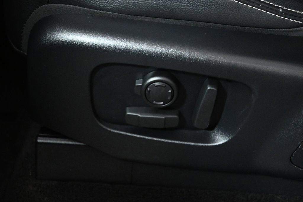 Used 2024 Land Rover Discovery S AWD/4WD image 26