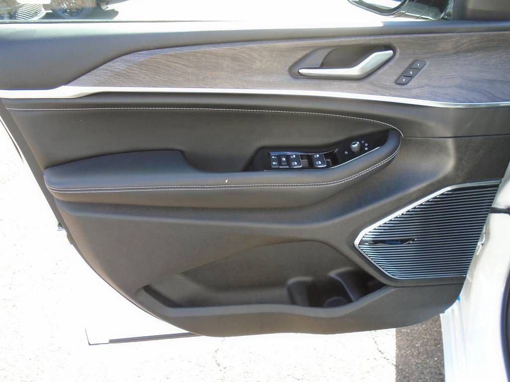 Used 2023 Jeep Grand Cherokee Overland image 7