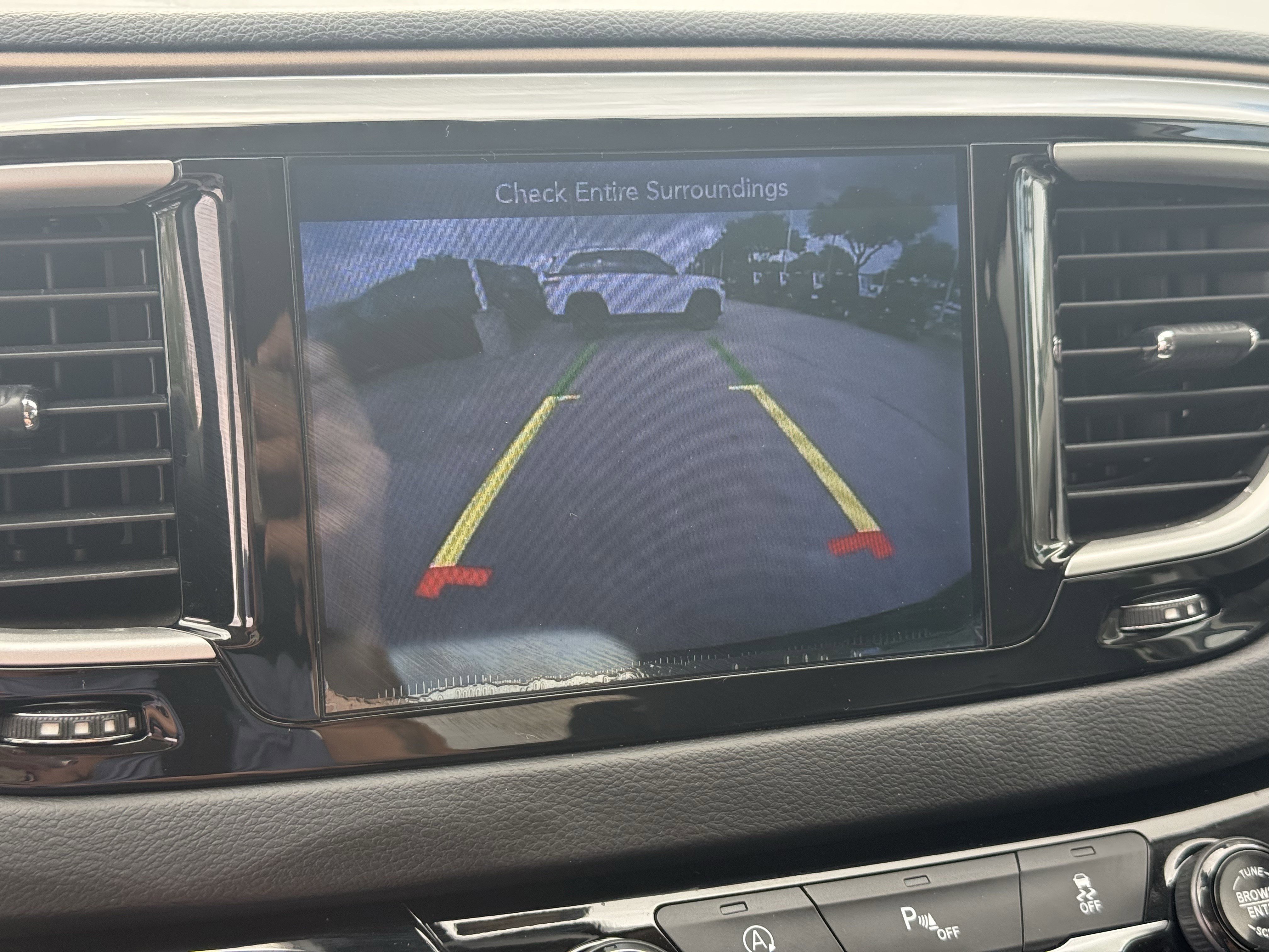 Used 2017 Chrysler Pacifica Touring-L w/ Tire & Wheel Group image 15