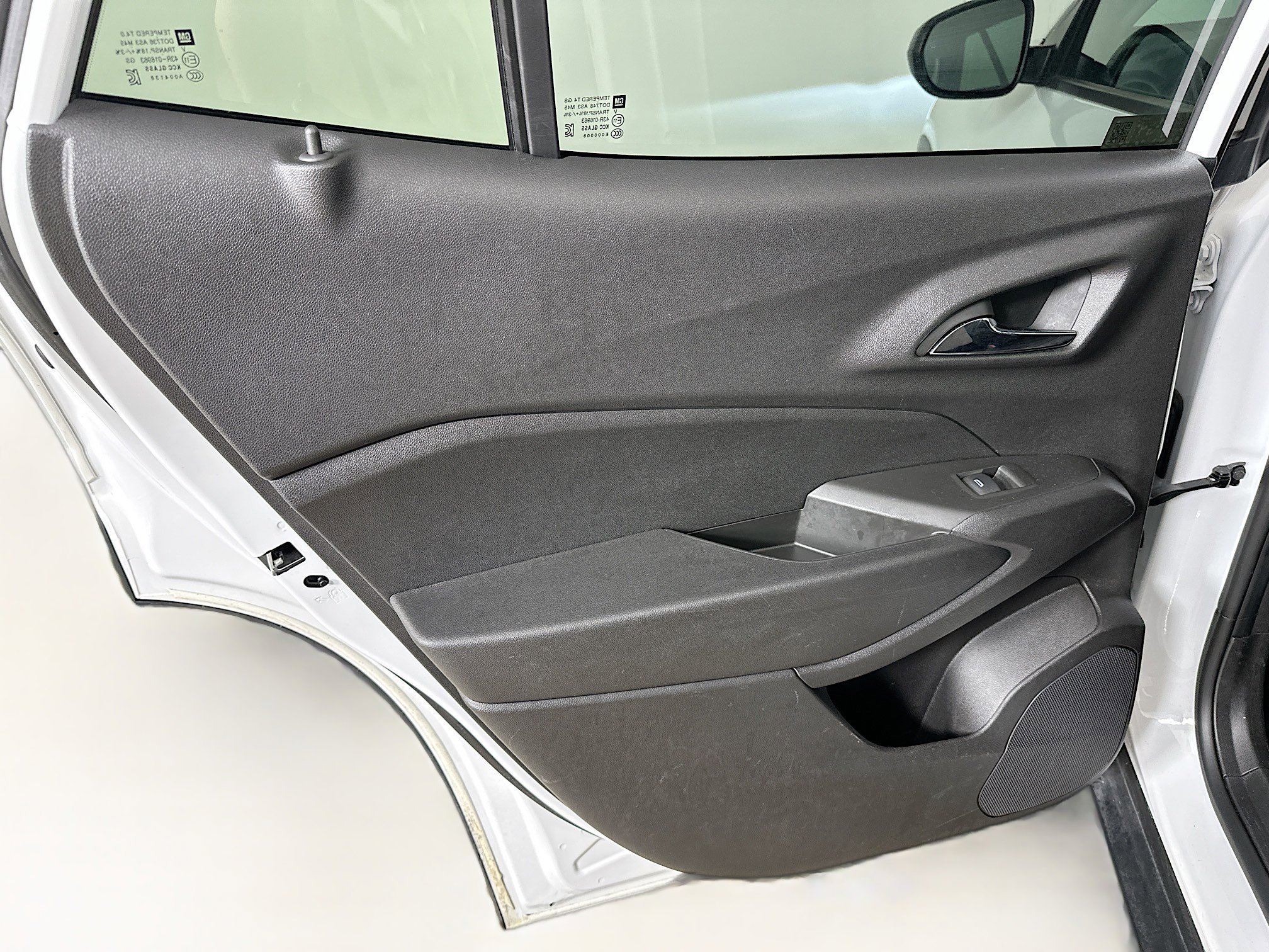 Used 2025 Chevrolet Trax LS FWD image 25