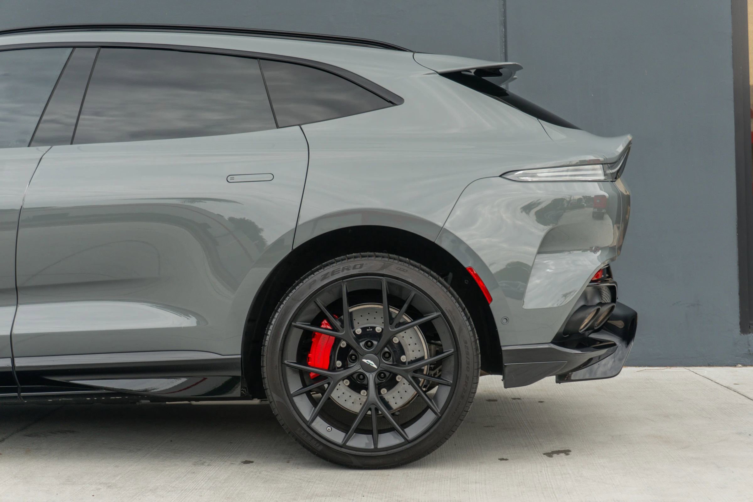 Used 2025 Aston Martin DBX 707 image 20