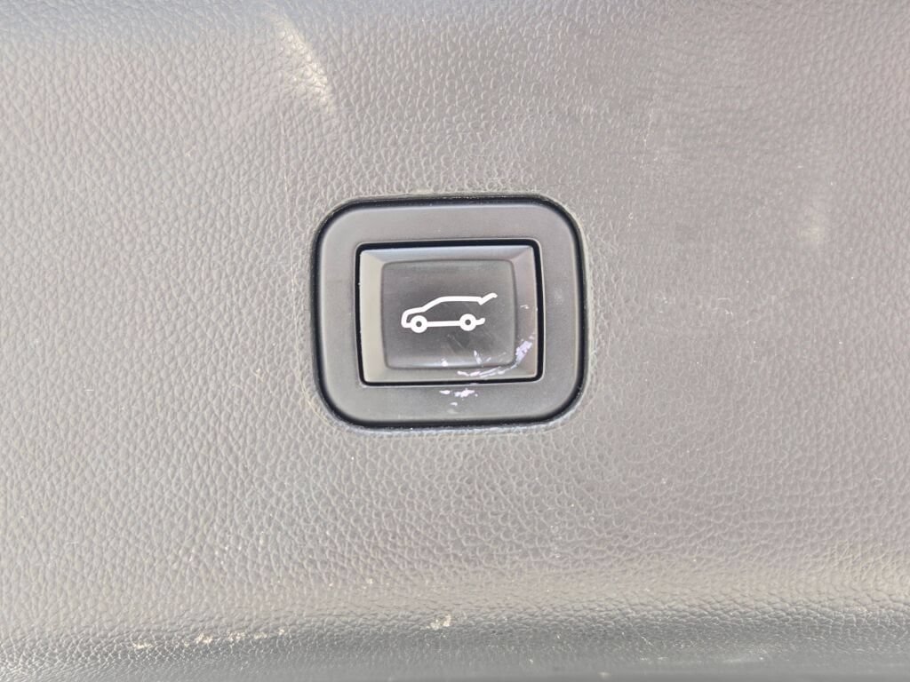 Used 2019 Buick Enclave Essence w/ Trailering Package, 5000 lbs. AWD/4WD image 16