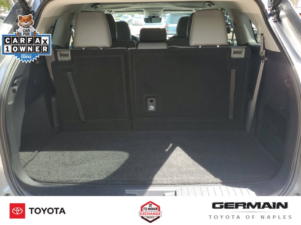 Used 2025 Toyota Highlander XLE FWD image 24