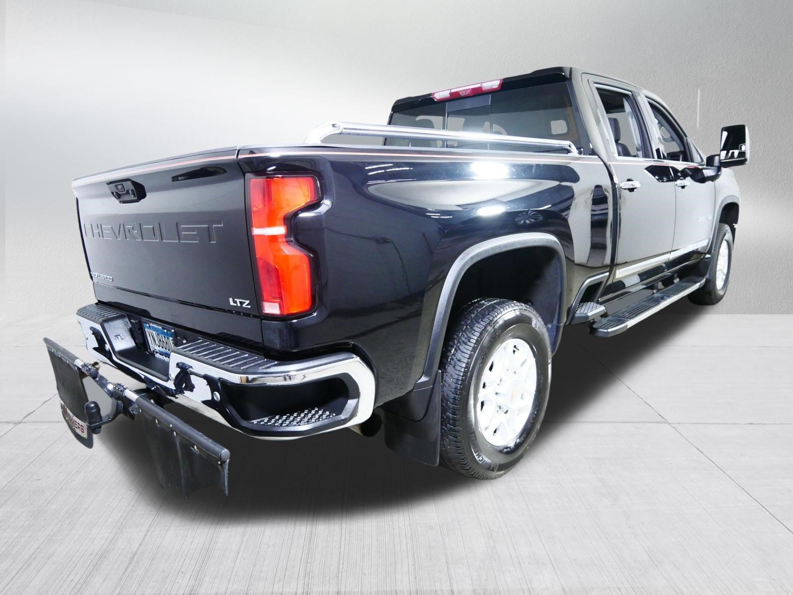 Used 2024 Chevrolet Silverado 3500 LTZ w/ LTZ Convenience Package AWD/4WD image 7