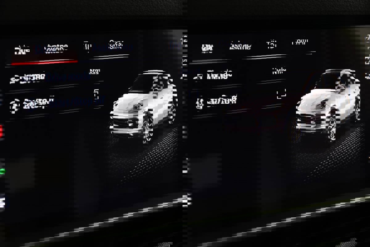 Used 2023 Porsche Cayenne image 63