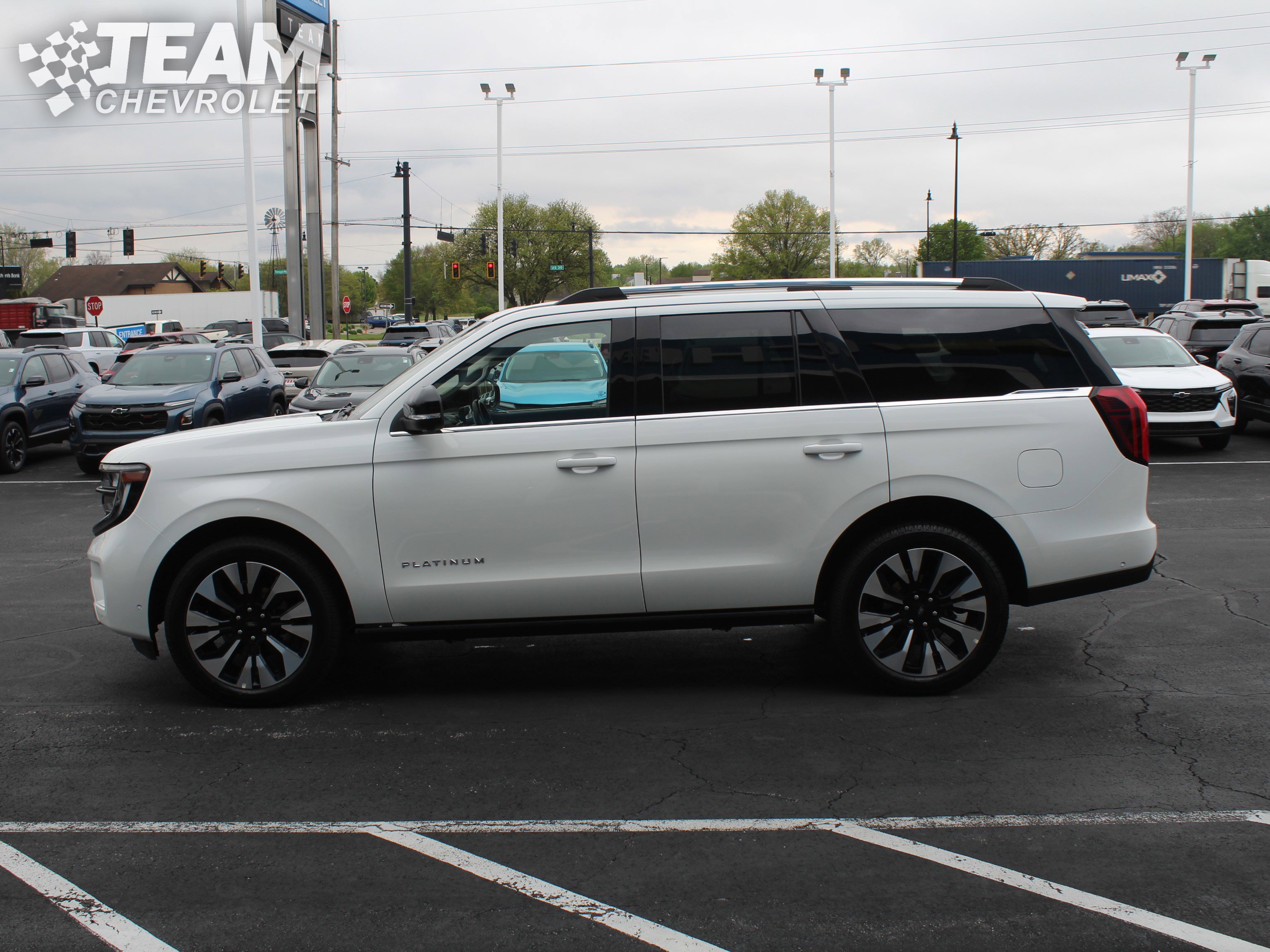 Used 2025 Ford Expedition Platinum w/ Driver's Package AWD/4WD image 7