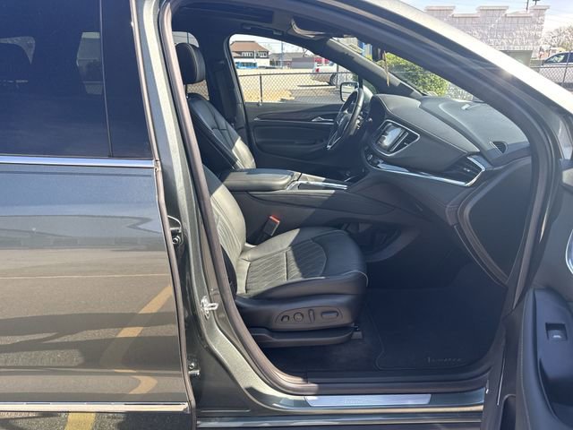 Used 2023 Buick Enclave Avenir w/ Avenir Technology Package image 30