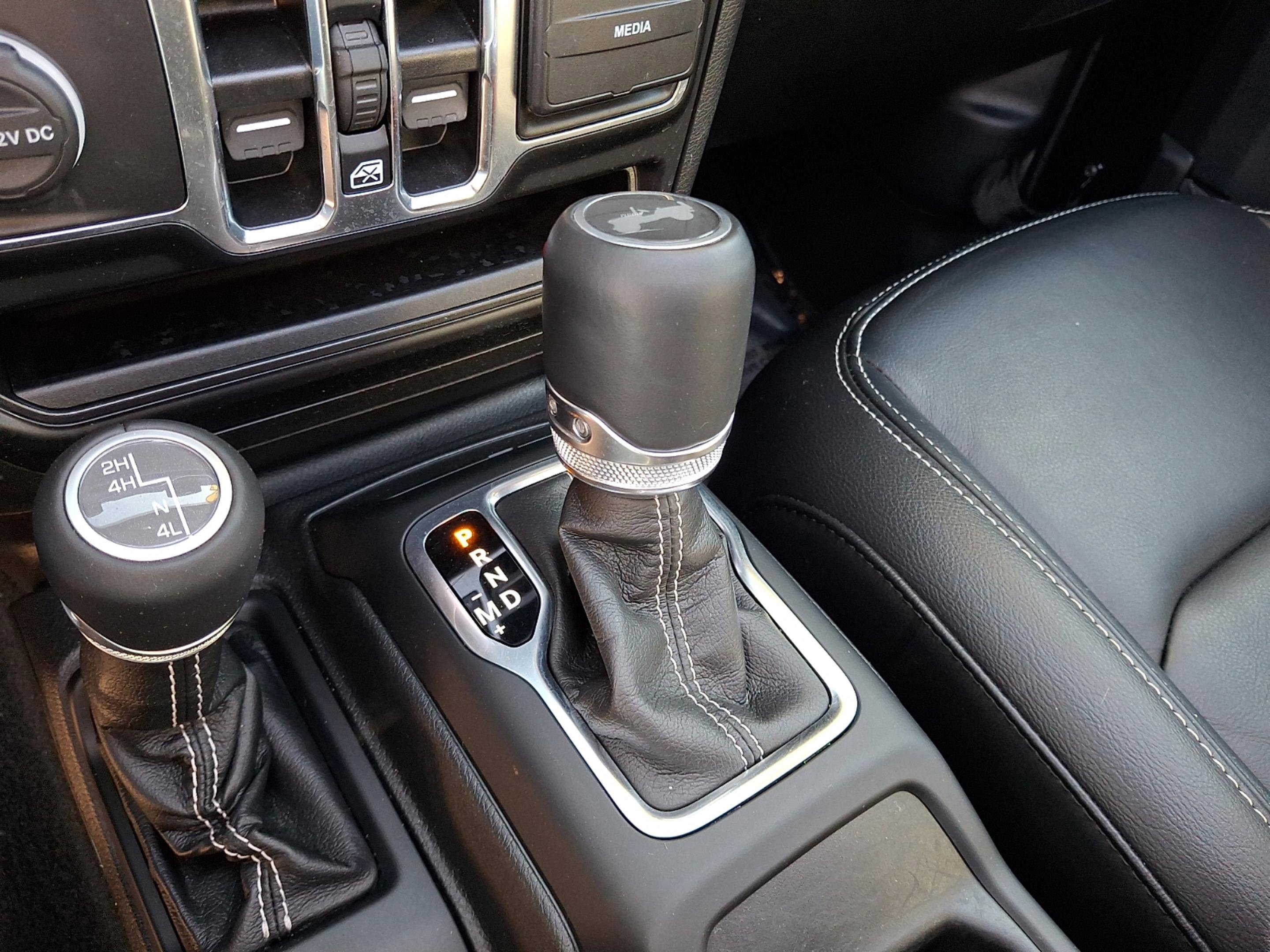 Certified 2022 Jeep Wrangler Unlimited Sahara AWD/4WD image 16