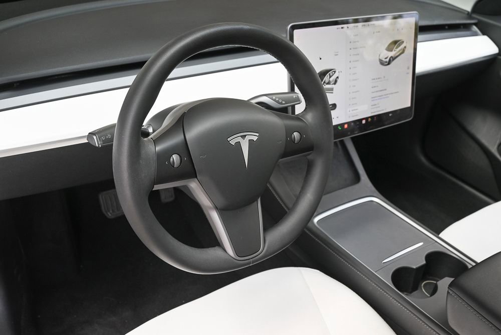Used 2022 Tesla Model 3 Standard Range image 13