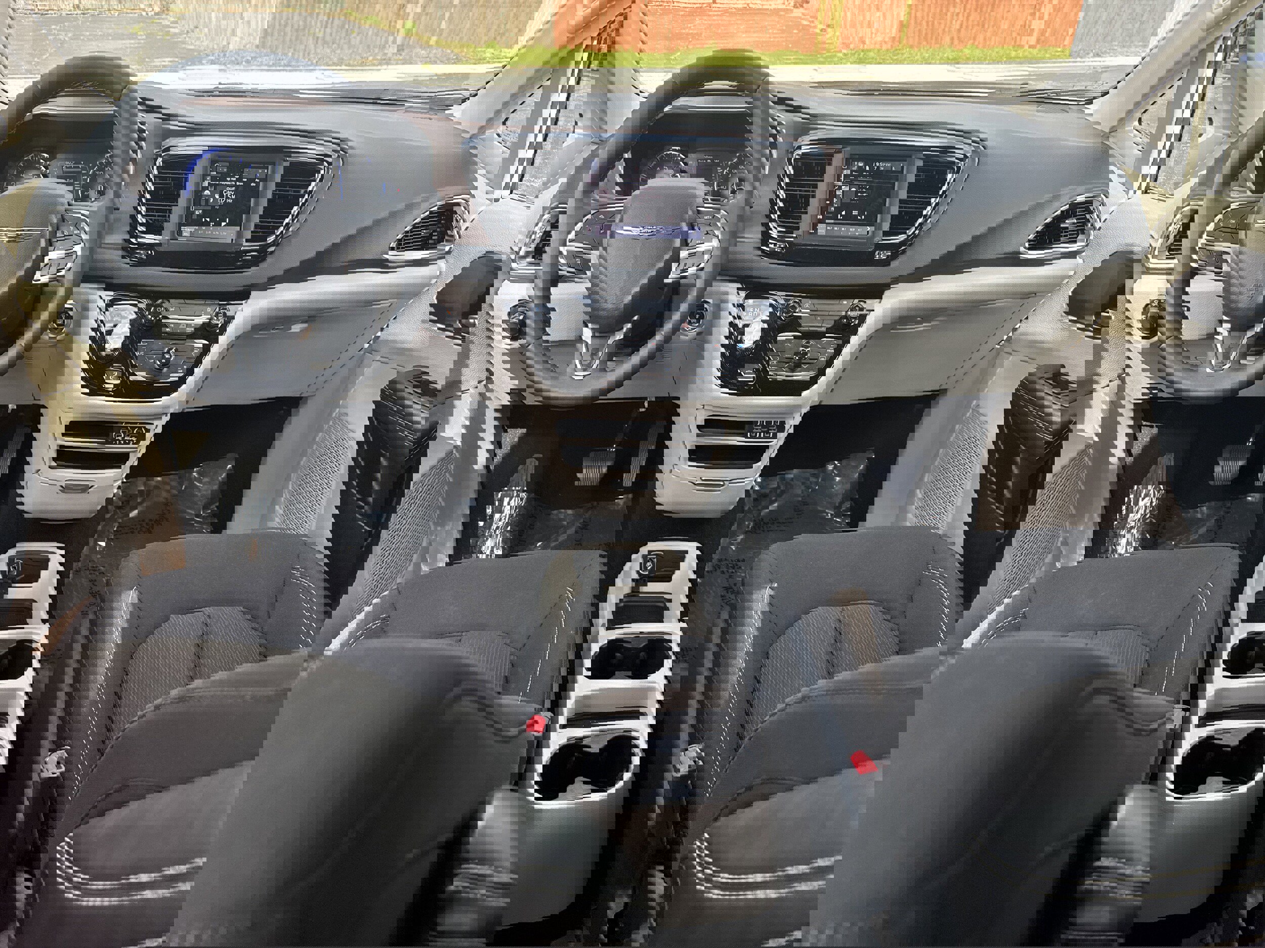 Used 2023 Chrysler Voyager LX image 15