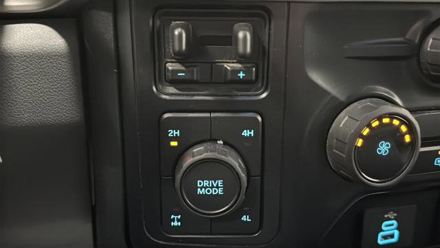 Used 2024 Ford F350 XLT image 36