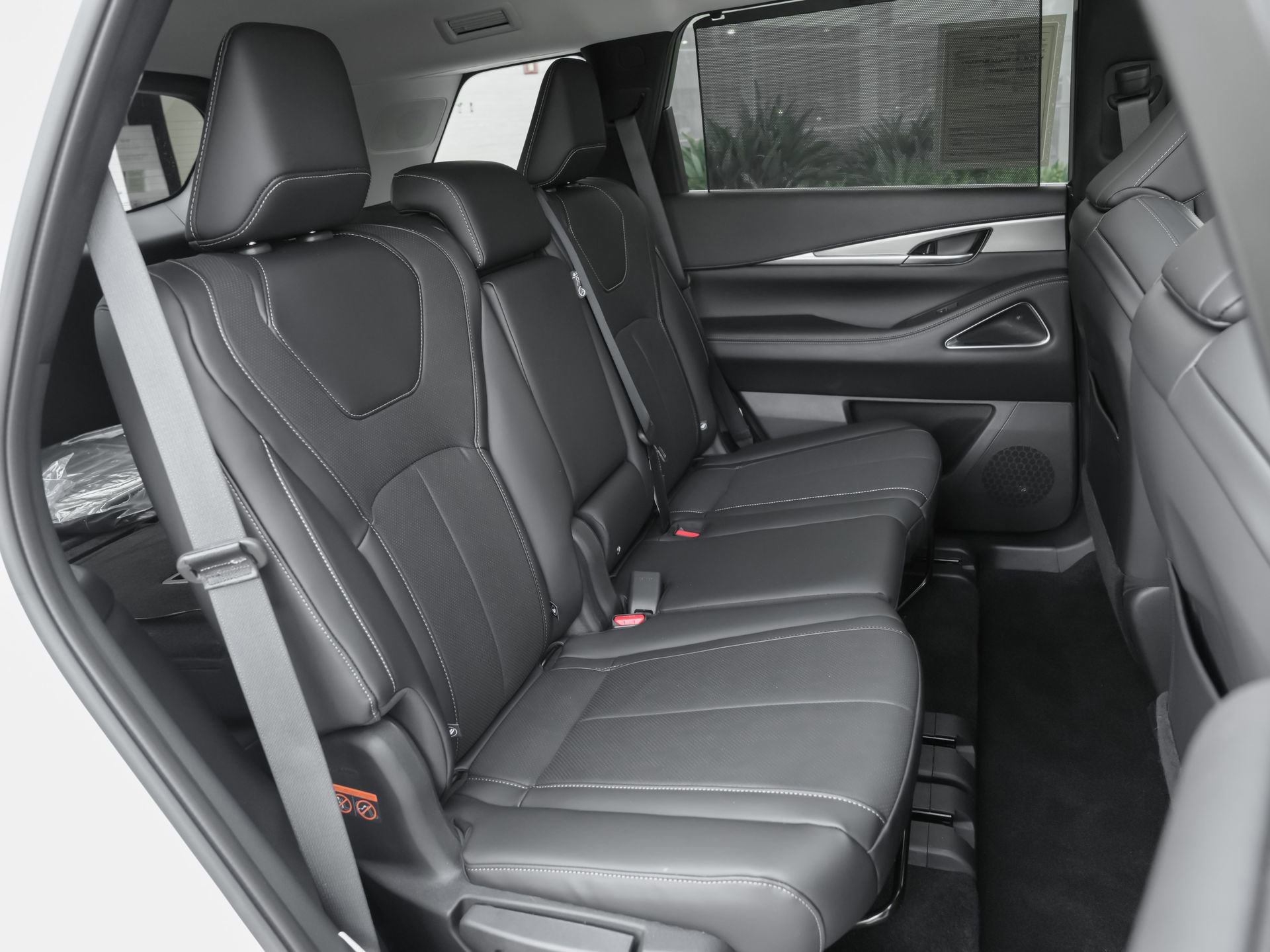 Certified 2026 INFINITI QX60 Luxe w/ Cargo Package FWD image 36