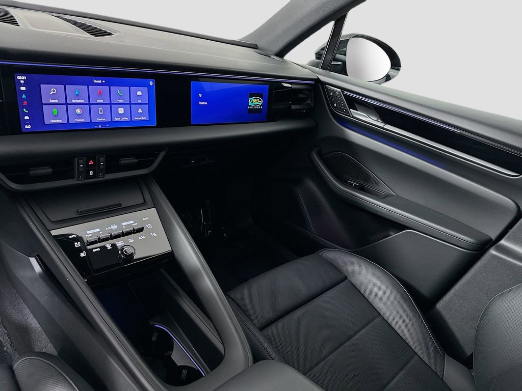 Certified 2025 Porsche Macan Electric RWD image 25