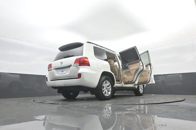 Used 2013 Toyota Land Cruiser image 40