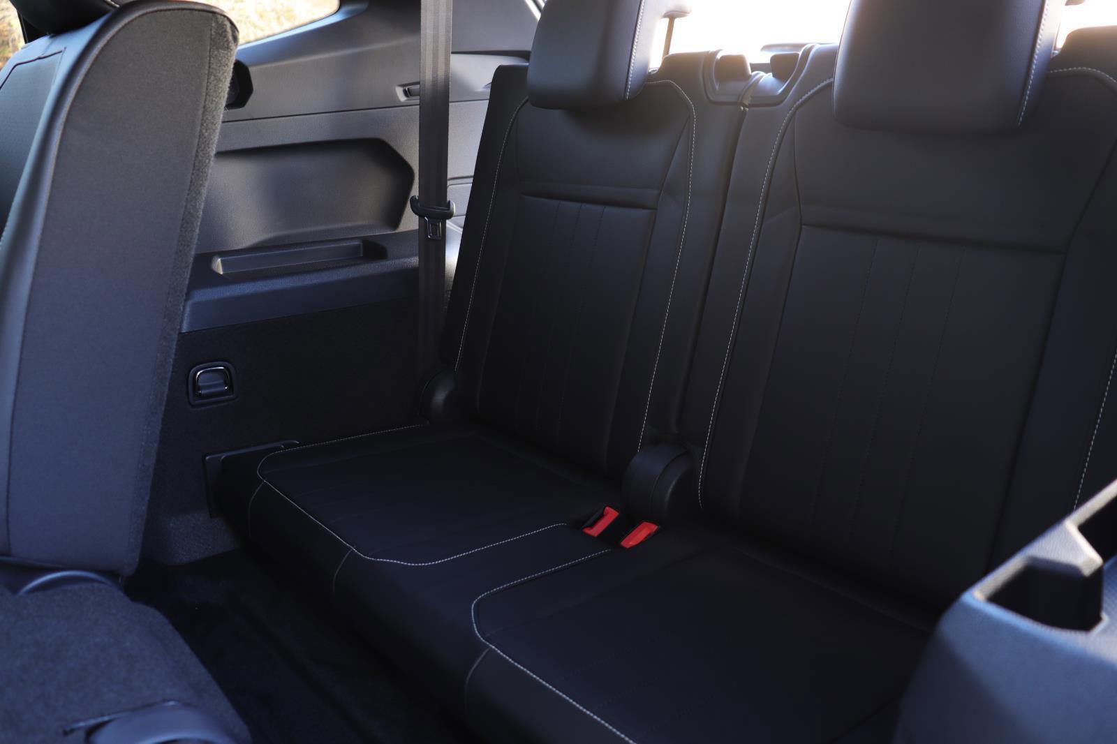 Used 2024 Volkswagen Tiguan SE R-Line image 15