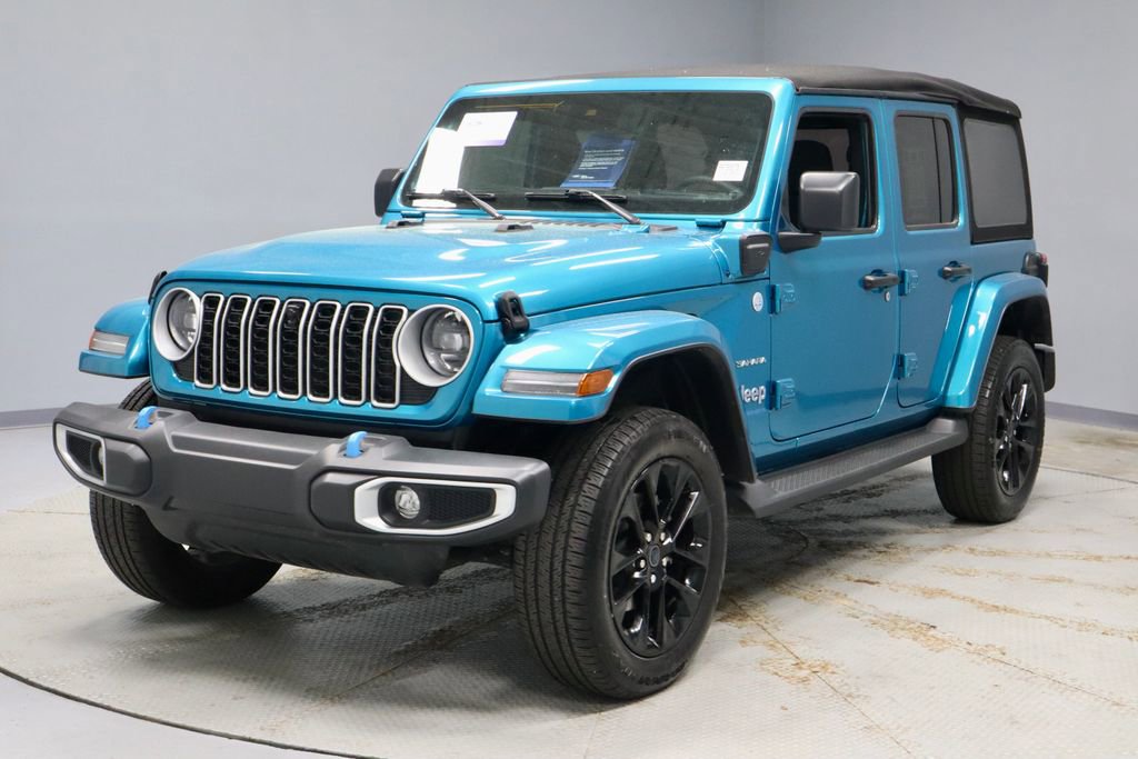 Used 2024 Jeep Wrangler Unlimited Sahara w/ Technology Group AWD/4WD image 8