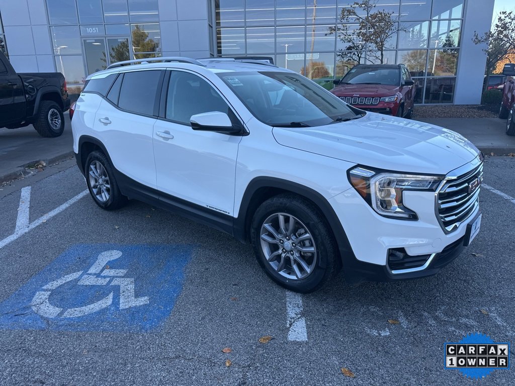 Used 2024 GMC Terrain SLT image 39