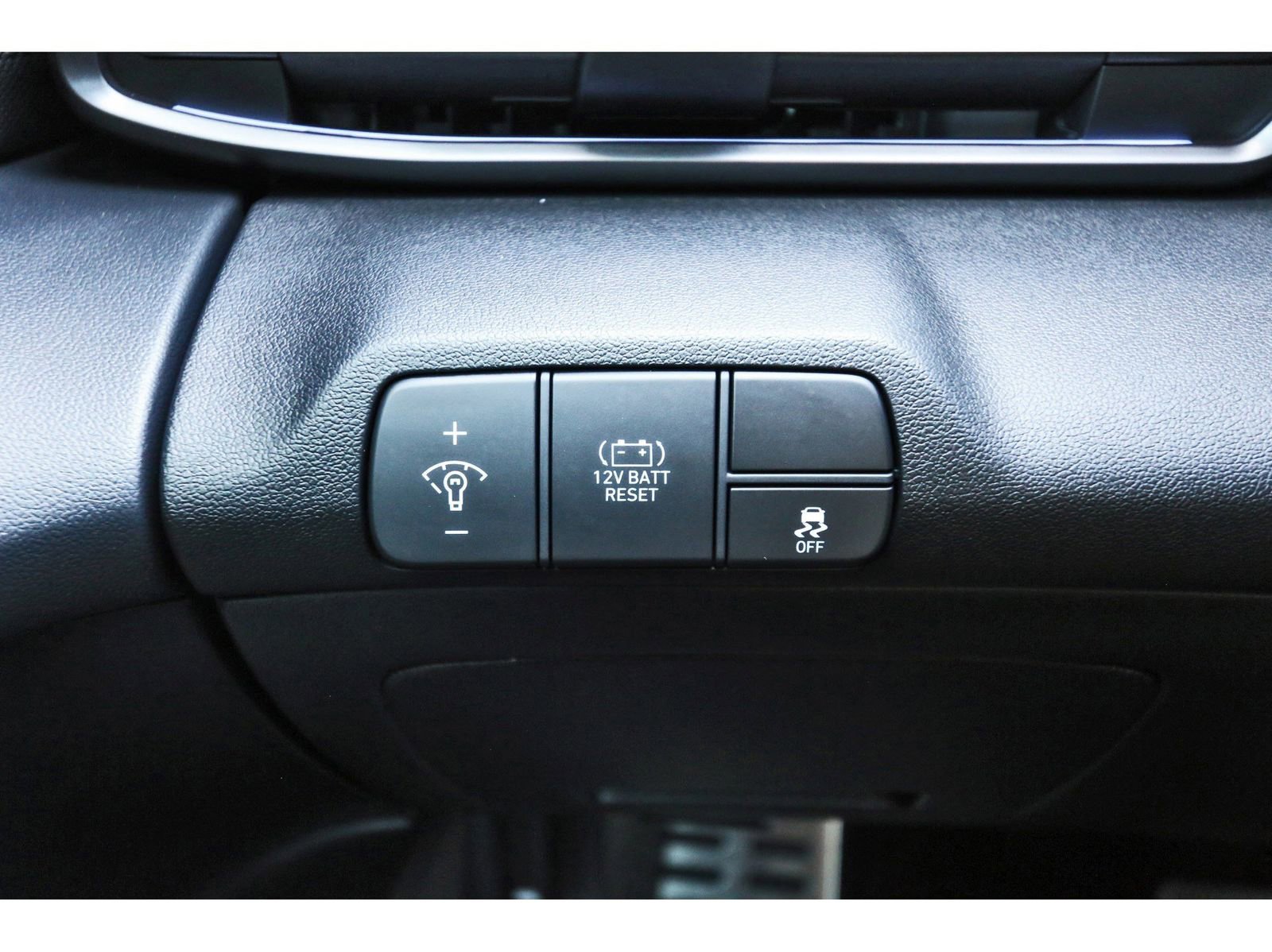 Certified 2025 Hyundai Elantra SEL FWD image 21