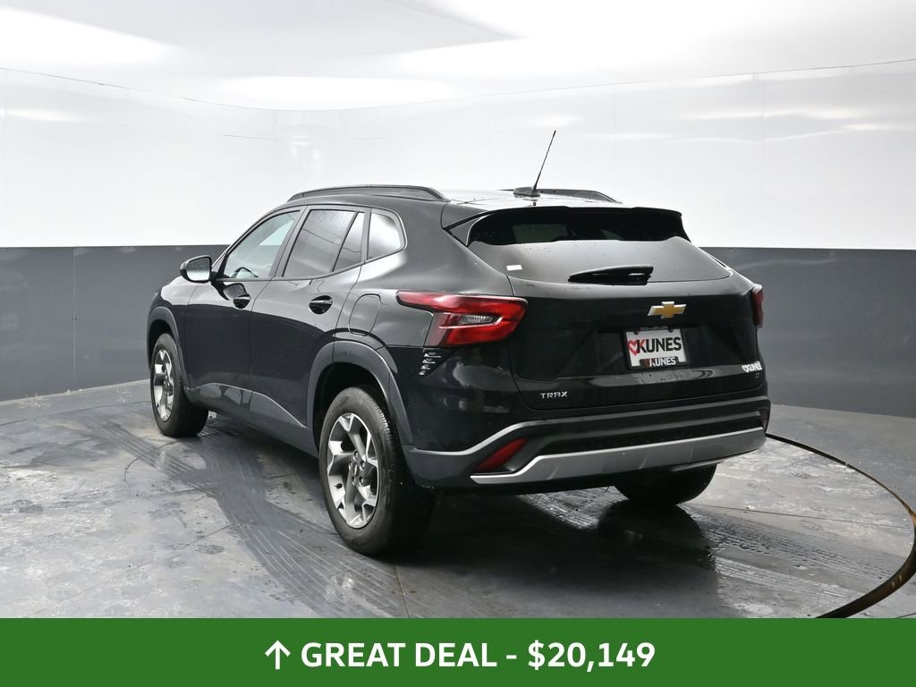 Used 2025 Chevrolet Trax LT image 12