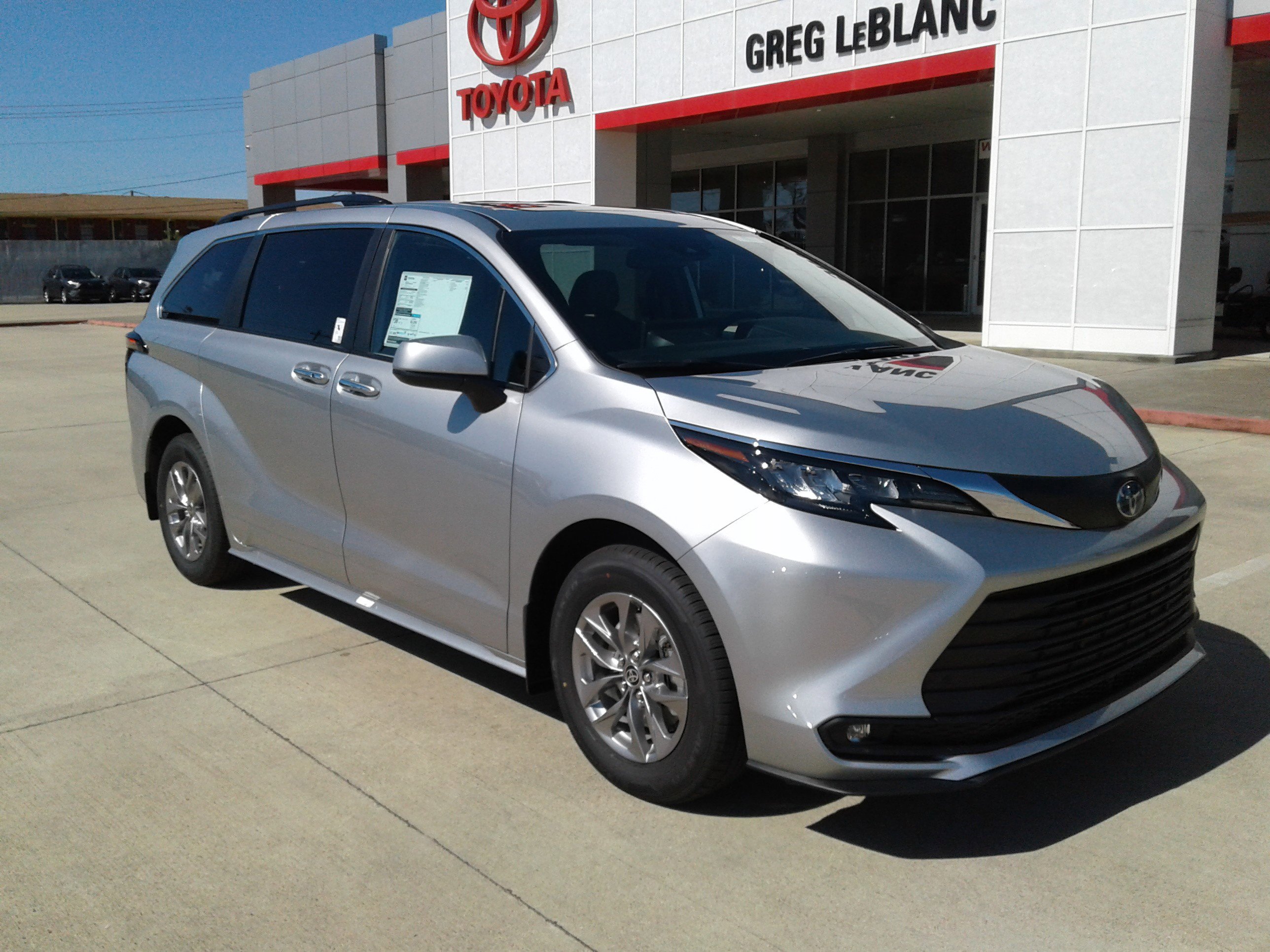 New 2025 Toyota Sienna XLE