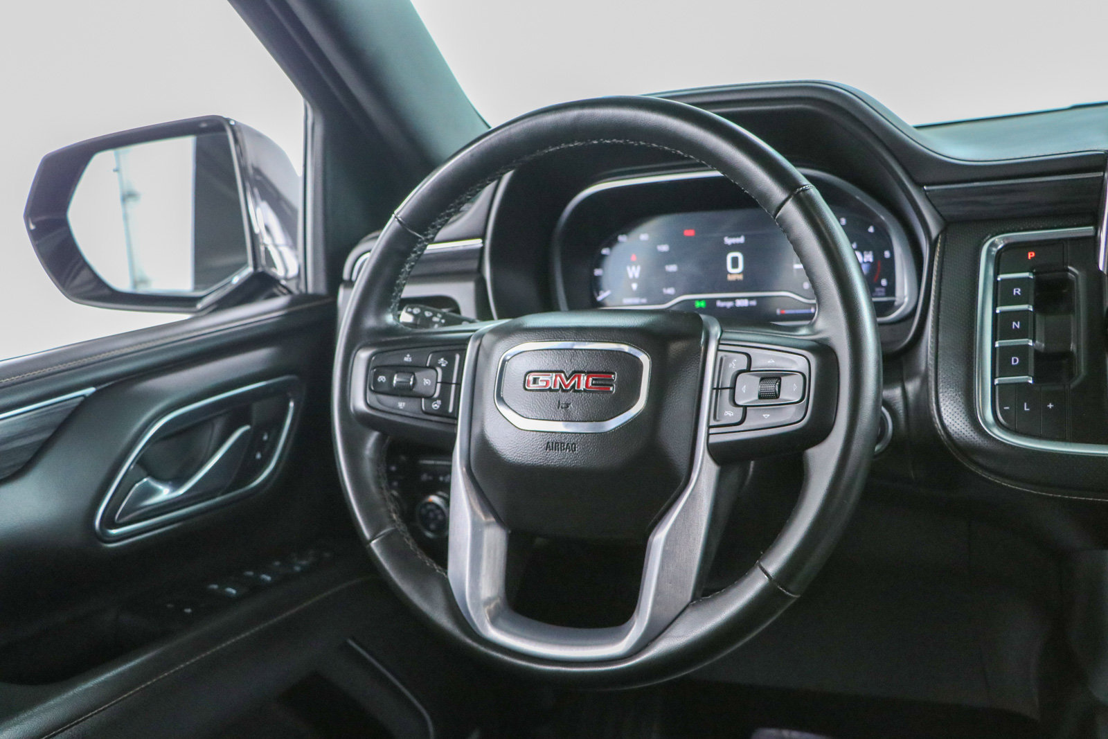 Used 2023 GMC Yukon XL SLT w/ SLT Luxury Package AWD/4WD image 13