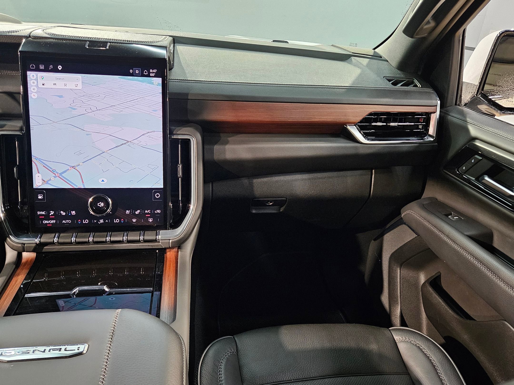 Used 2025 GMC Yukon XL Denali AWD/4WD image 11