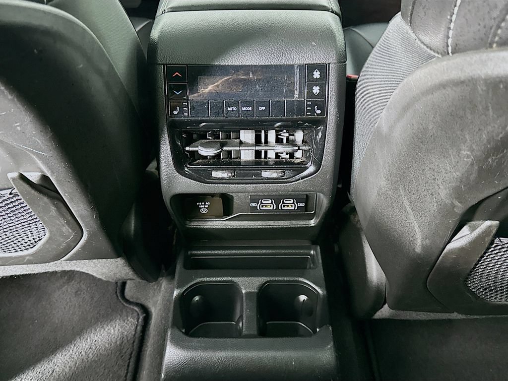 Used 2023 Jeep Grand Cherokee L Limited AWD/4WD image 22