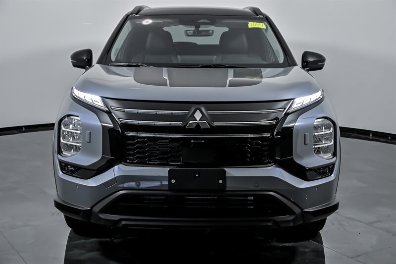 New 2025 Mitsubishi Outlander AWD image 4