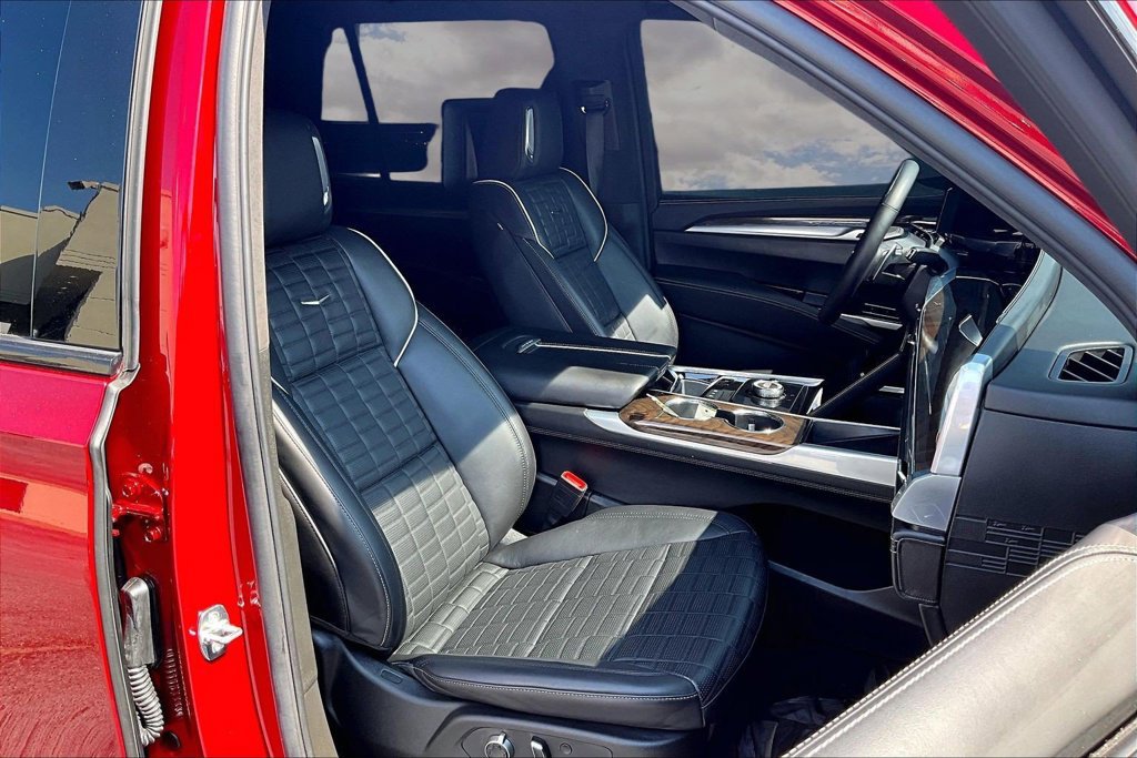 Certified 2025 Cadillac Escalade Sport Platinum w/ LPO, ONYX Package AWD/4WD image 30